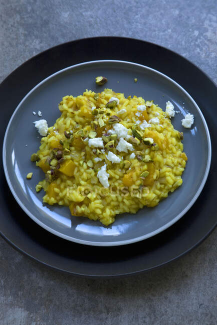 Butternut risotto with pistachio nuts and feta — Stock Photo