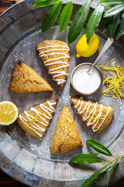 Earl grey scones with lemon — Stock Photo