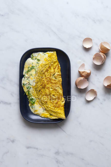 Omelette with herbs close-up view — Stock Photo