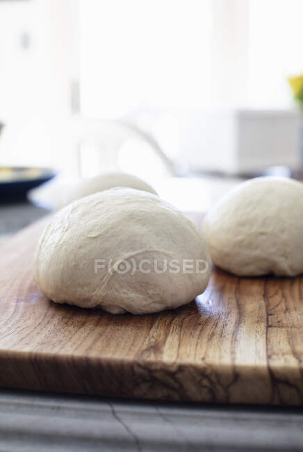 Dough for the pizza — Stock Photo