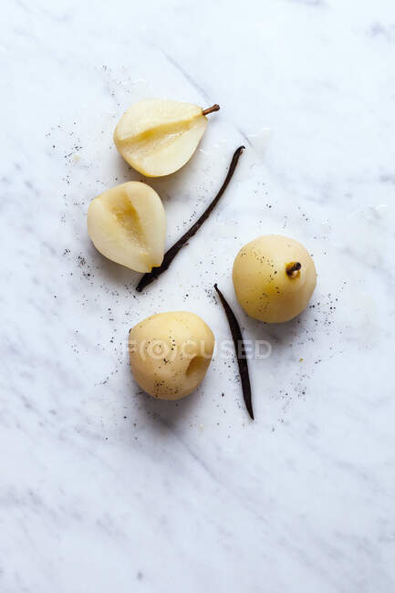 Pear in vanilla syrup — Stock Photo