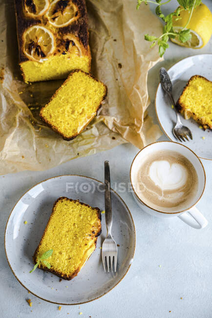 Gâteau au citron vue du dessus — Photo de stock