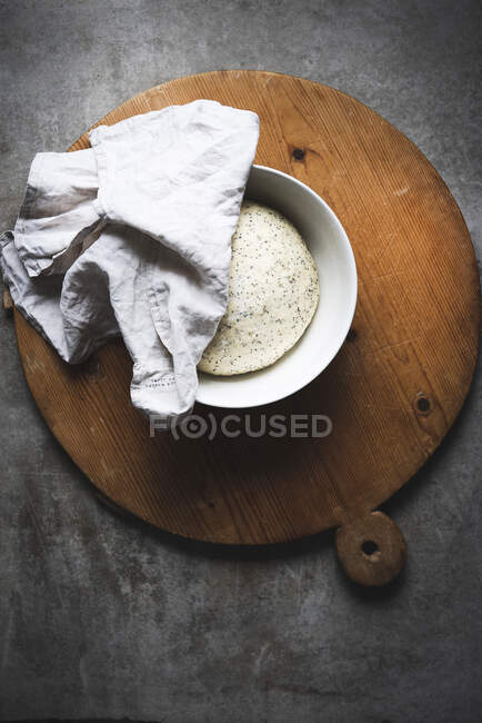 Дрожжевое тесто с маком — стоковое фото
