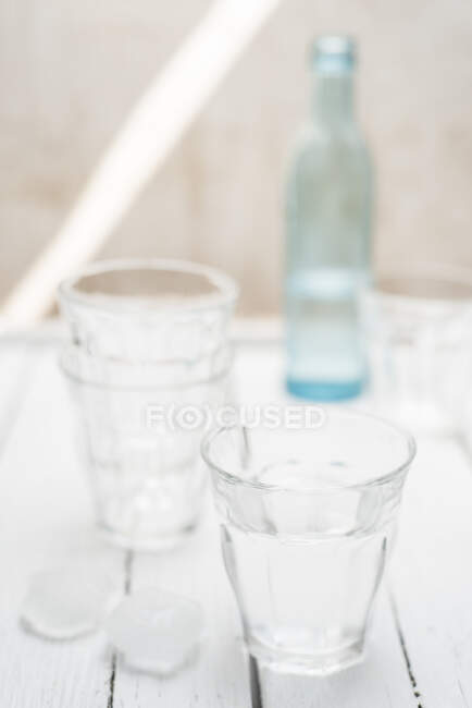Fresh water in a glass with ice cubes — Stock Photo