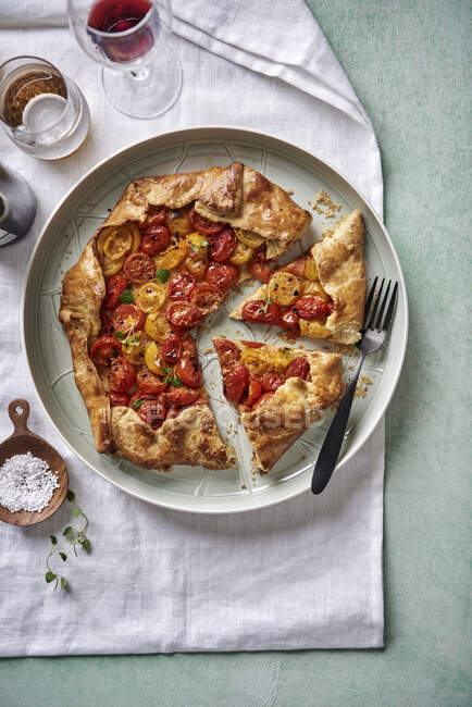 Tomato galette with thyme — Stock Photo