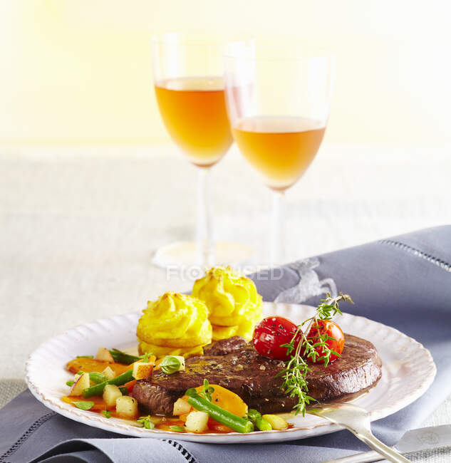 Venison steaks with potato towers, a bean medley and preserved pears — Stock Photo