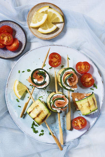 Eggplant and zucchini rolls with smoked salmon — Stock Photo