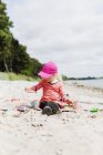 Girl playing with toys — Stock Photo