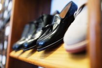 Formal shoes arranged in shelf — Stock Photo