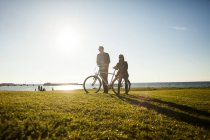 Couple with bicycle — Stock Photo