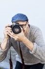 Metà uomo adulto fotografare — Foto stock