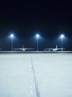 Beleuchtete Scheinwerfer vor Flugzeugen — Stockfoto