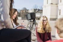 Teenage friends in college campus — Stock Photo