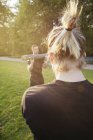Young men exercising in park — Stock Photo