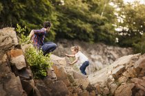 Father and daughter on rocks — Stock Photo