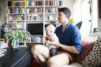 Man holding baby girl at home — Stock Photo