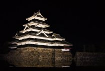 Castillo iluminado de Matsumoto - foto de stock