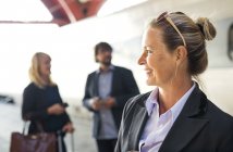 Businesswoman standing at railroad station — Stock Photo