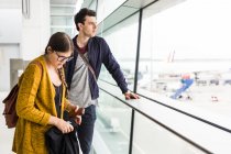 Business people at airport — Stock Photo
