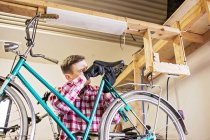 Repairman fixing bicycle seat — Stock Photo