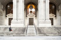 Business woman at New York Public Library — стоковое фото