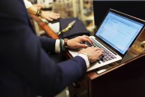 Salesman using laptop — Stock Photo