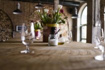 Flower vase on table in restaurant — Stock Photo