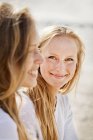Young woman with female friend — Stock Photo