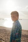 Retrato de adolescente na praia — Fotografia de Stock