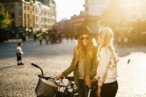 Happy woman standing with female friend — Stock Photo