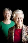 Donna anziana con amico — Foto stock