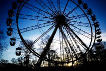 Ferris wheel at dusk — Stock Photo
