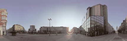 Stadtgebäude gegen klaren Himmel — Stockfoto