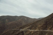 Route dans le paysage de montagne — Photo de stock