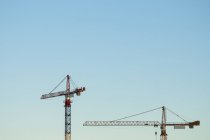Construction cranes against clear sky — Stock Photo