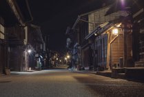 Via del centro storico di notte — Foto stock
