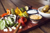 Vegetarian shashlik with dip — Stock Photo