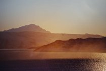 Морська берегова лінія на заході сонця — стокове фото