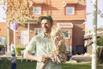 Man carrying daughter in back yard — Stock Photo