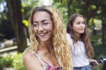 Two teenage girls (14-15) in park — Stock Photo