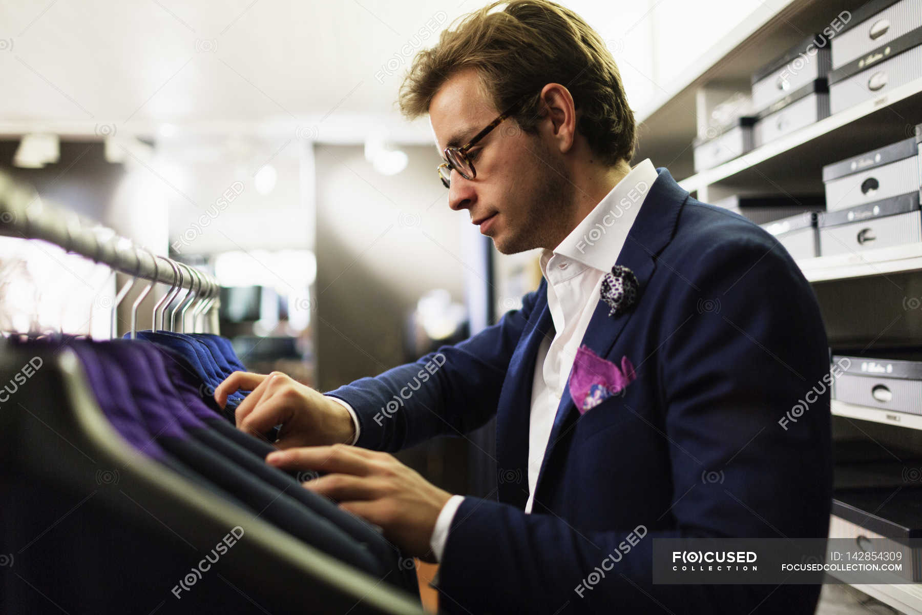 Salesman analyzing suits — Sales Occupation, businessman Stock Photo