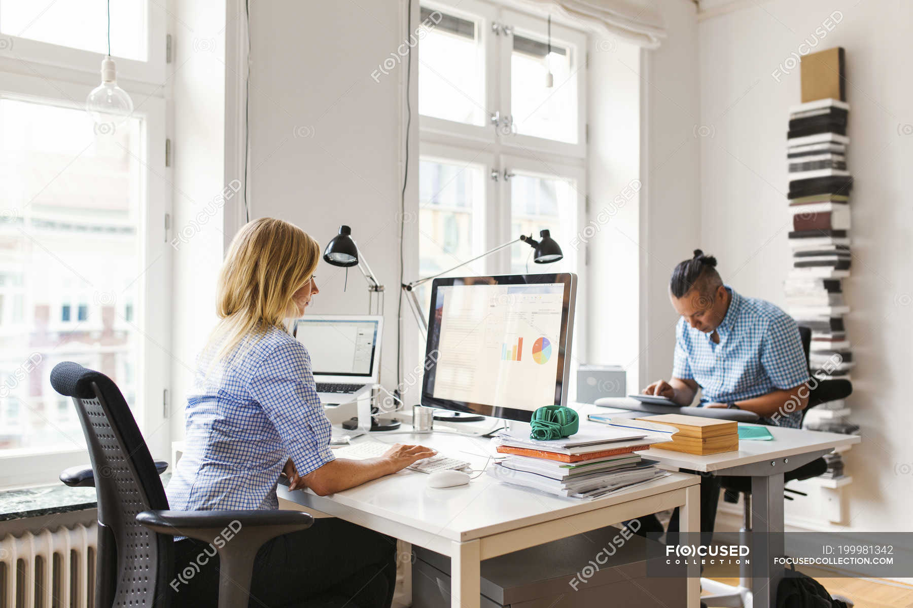 Editors working on computers in office — desk lamp, male - Stock Photo |  #199981342