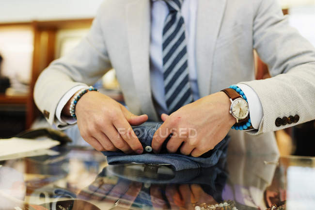 Salesman folding shirt — Stock Photo