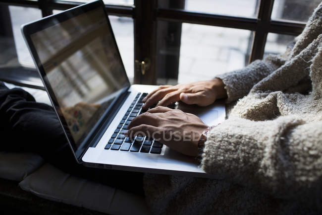 Freelancer using laptop — Stock Photo