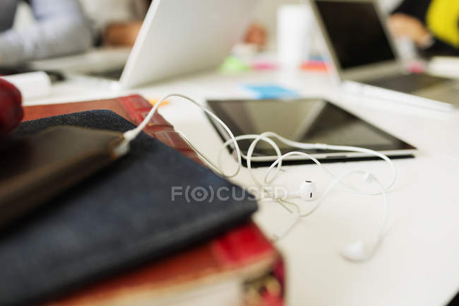 Smartphone and digital tablet on table — Stock Photo