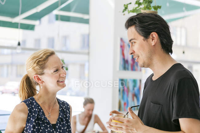 Mid adult man talking with woman — Stock Photo
