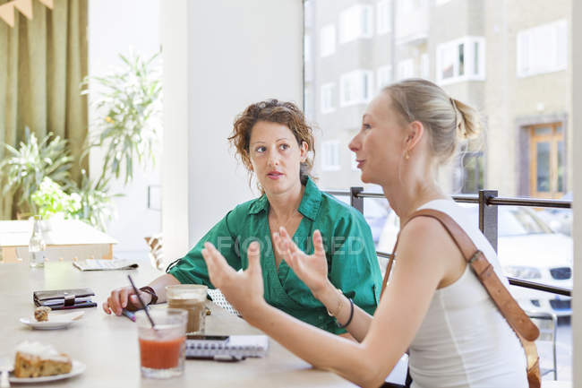 Woman talking with female friend — Stock Photo