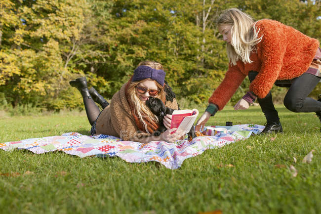 Young woman crouching by puppy — Stock Photo