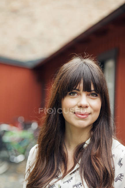 Smiling woman outdoors — Stock Photo