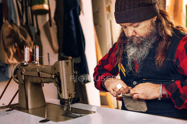 Worker checking bag — Stock Photo